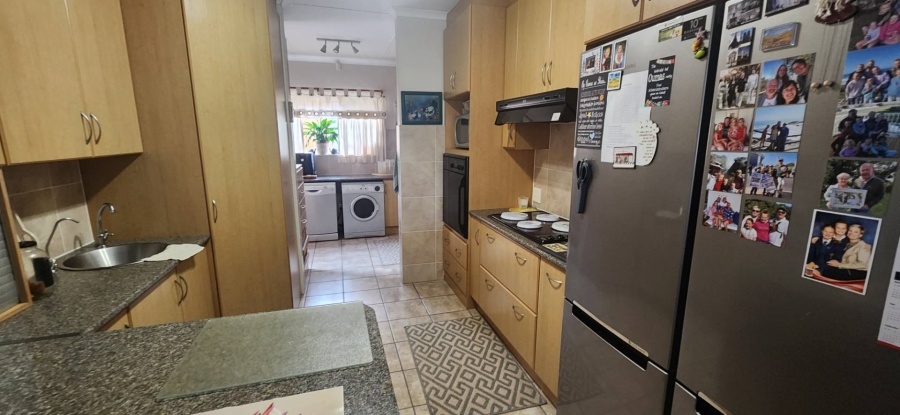 4 Bedroom Property for Sale in Fraaiuitsig Western Cape